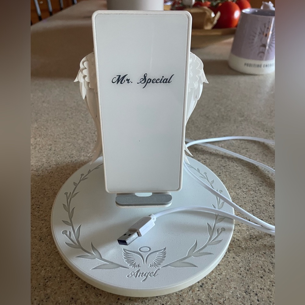 Angel wingsPhone charge stand